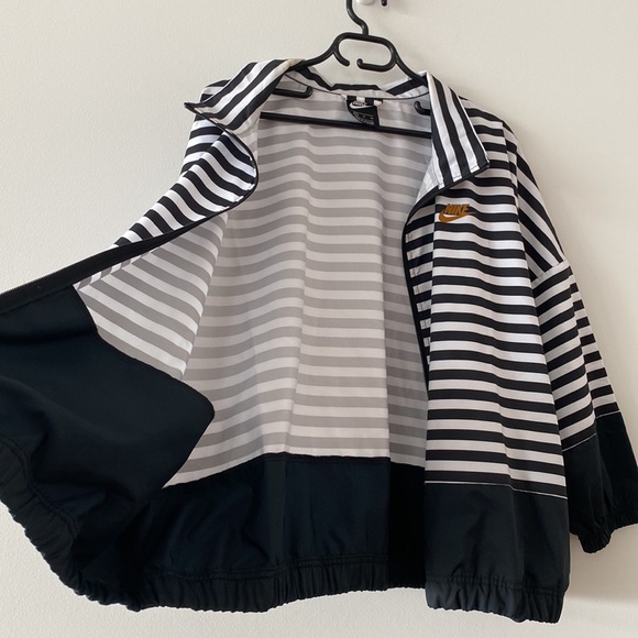 ❤️ NIKE - Ladies Windbreaker ❤️ - Picture 5 of 14